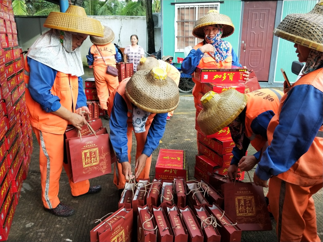? ?“中秋佳節、情暖職工” ? ? ? ? ?-----明佳集團黨支部及工會(huì )組織開(kāi)展中秋慰問(wèn)活動(dòng)